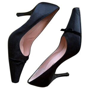 Banana Republic Black Dress Pumps, Subtle Bow Detail on Toes, Leather, Size 6M